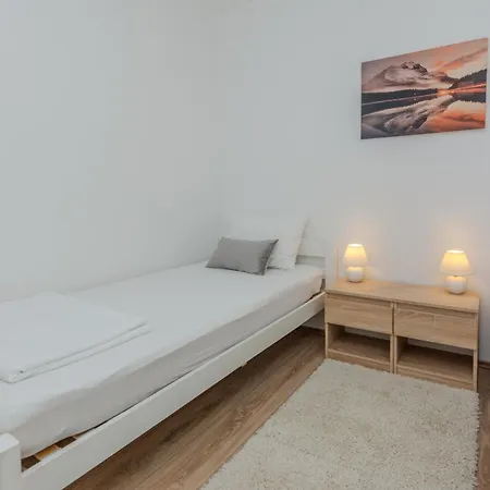 Dom wakacyjny House Elena *