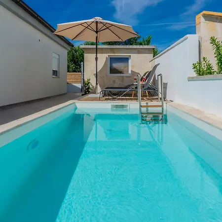 Dom wakacyjny House Elena *