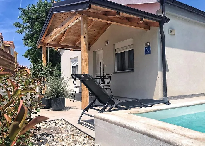 Prázdninový dům House Elena *