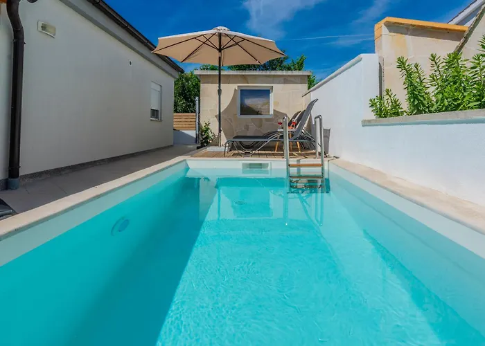 Prázdninový dům House Elena *