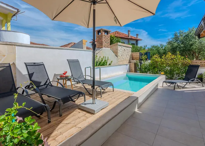 Prázdninový dům House Elena *