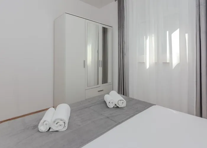 Prázdninový dům House Elena *