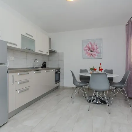 House Elena Tatil Evi *