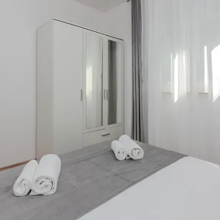 בית נופש House Elena *